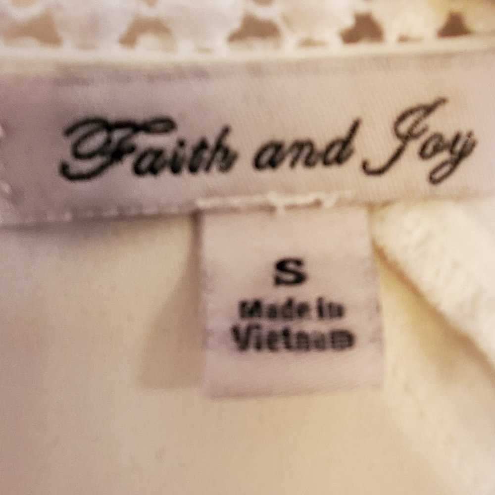 Faith & Joy White/Ivory Lace Trim Pom Pom Neck Blouse - SZ Small - Picture 7 of 9
